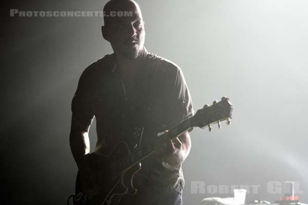 PIXIES - 2013-09-30 - PARIS - Olympia - Joey Santiago